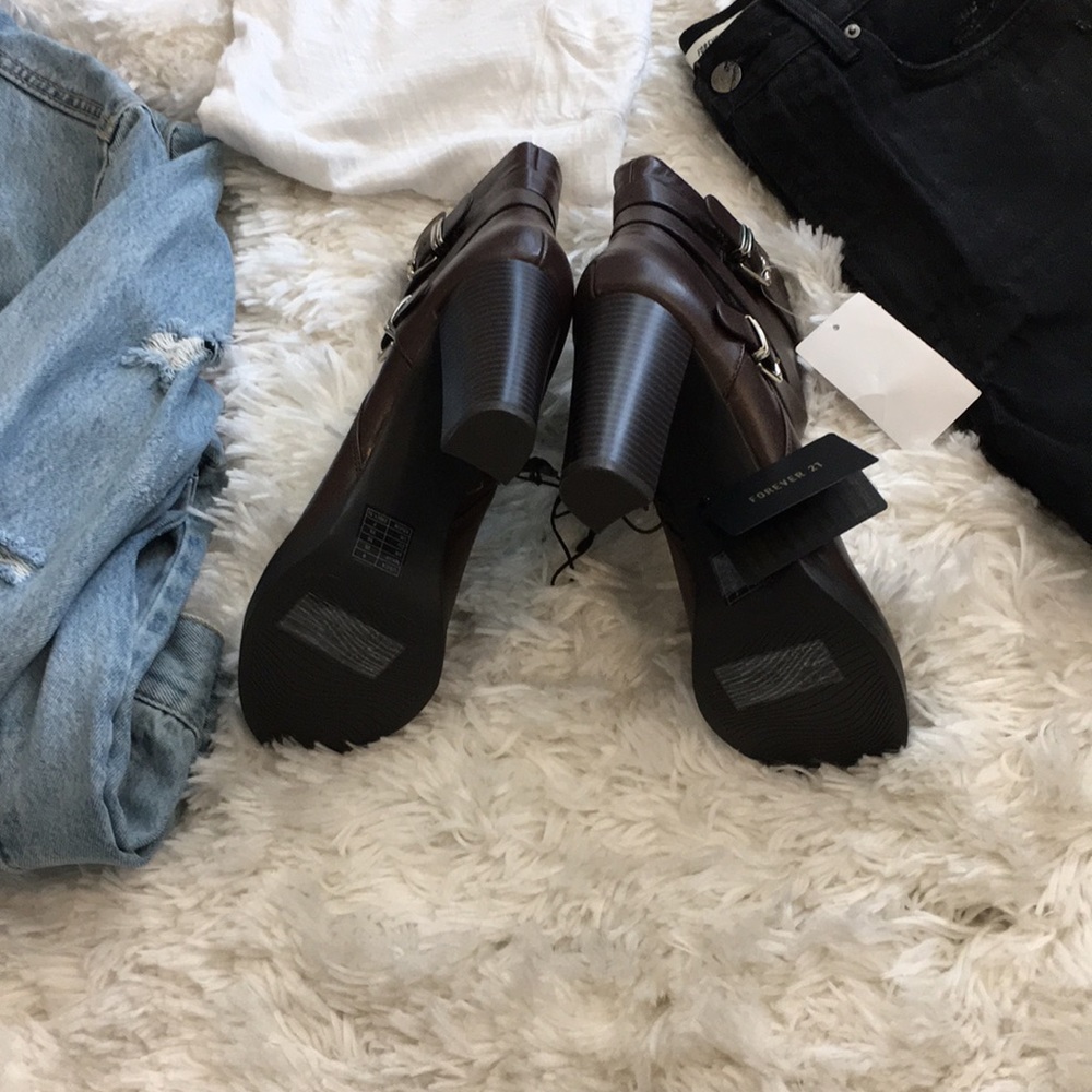 F21 brown ankle boot - Picture 3 of 3